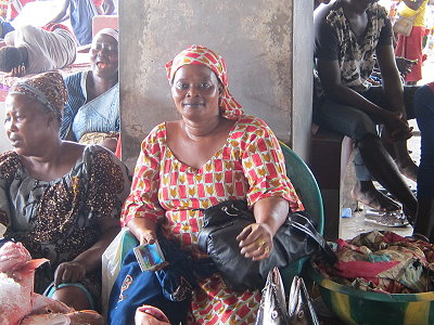 Madame Ramatoulaye Barry, mareyeuse au port de Boulbinet, Conakry, Guinée