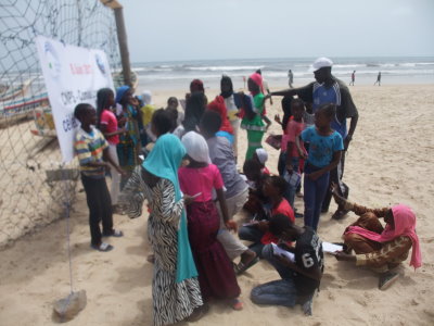 Kids of the Primary School El Hadj Talla Diagne gather in front of the Mundus maris banner for World Oceans Day 2017